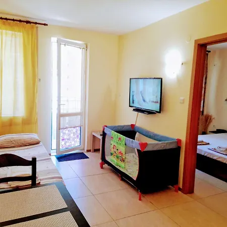 Hills - Private Apartment